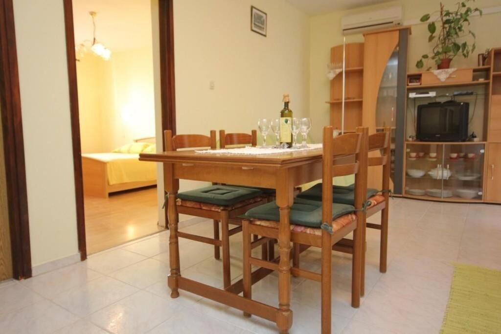 Apartments Zoki - Great Location Close To The Sea Vis Exterior photo