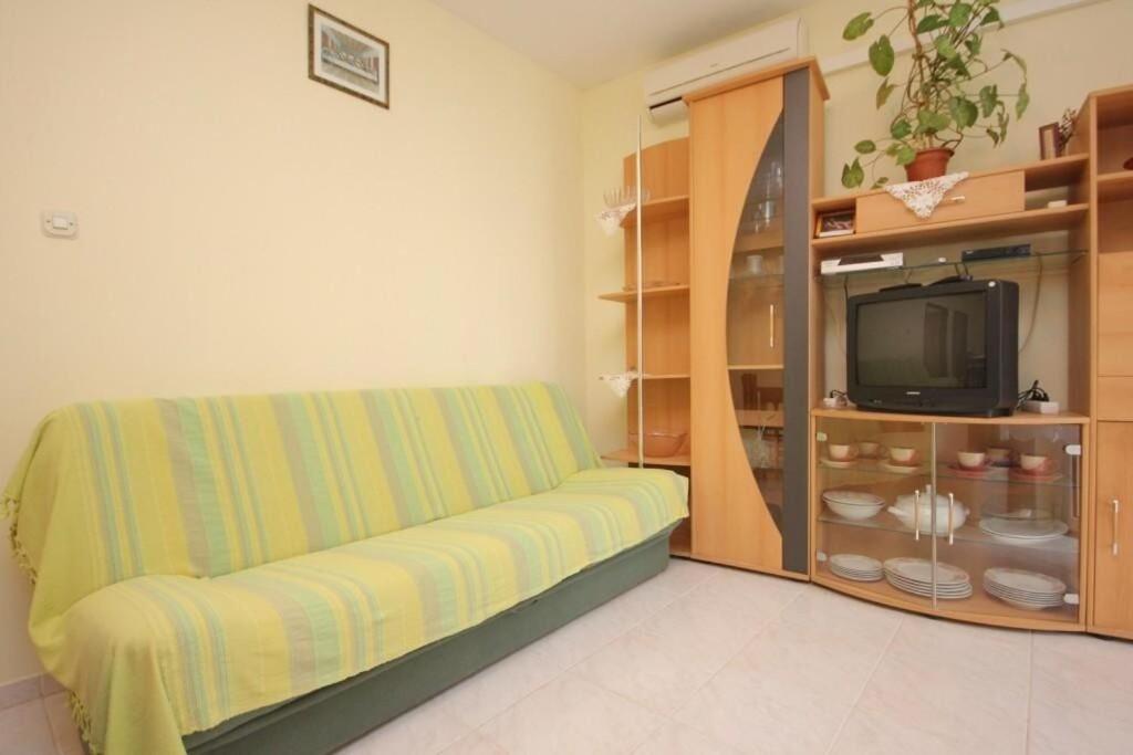 Apartments Zoki - Great Location Close To The Sea Vis Exterior photo