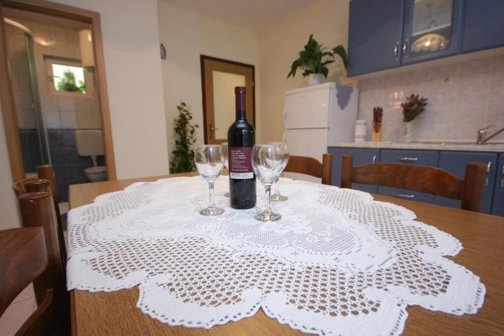 Apartments Zoki - Great Location Close To The Sea Vis Exterior photo