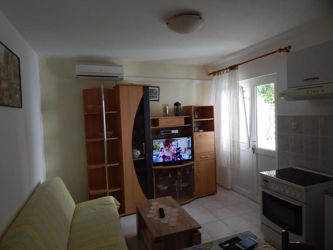 Apartments Zoki - Great Location Close To The Sea Vis Exterior photo