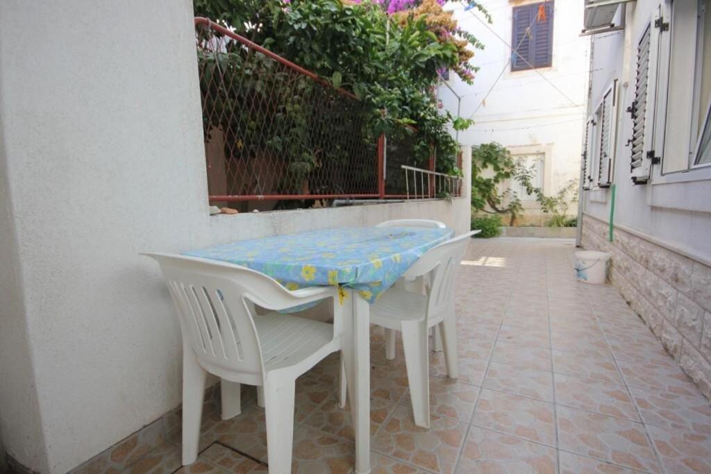 Apartments Zoki - Great Location Close To The Sea Vis Exterior photo